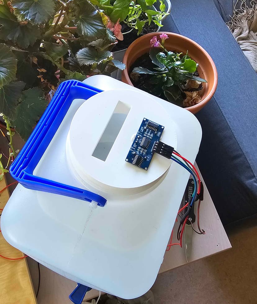 Reservoir sensor mount